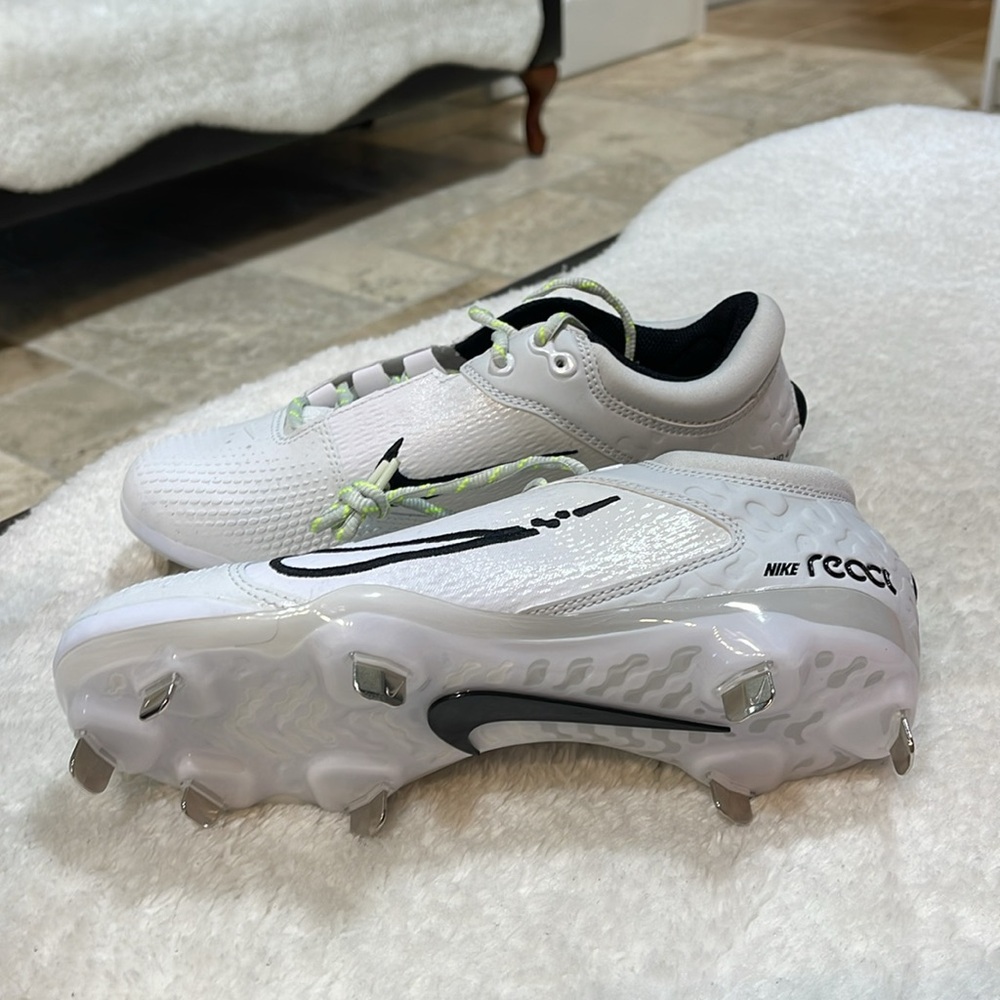 Nike Women's Hyperdiamond 4 Elite Metal Fastpitch Softball Cleats - Picture 8 of 10